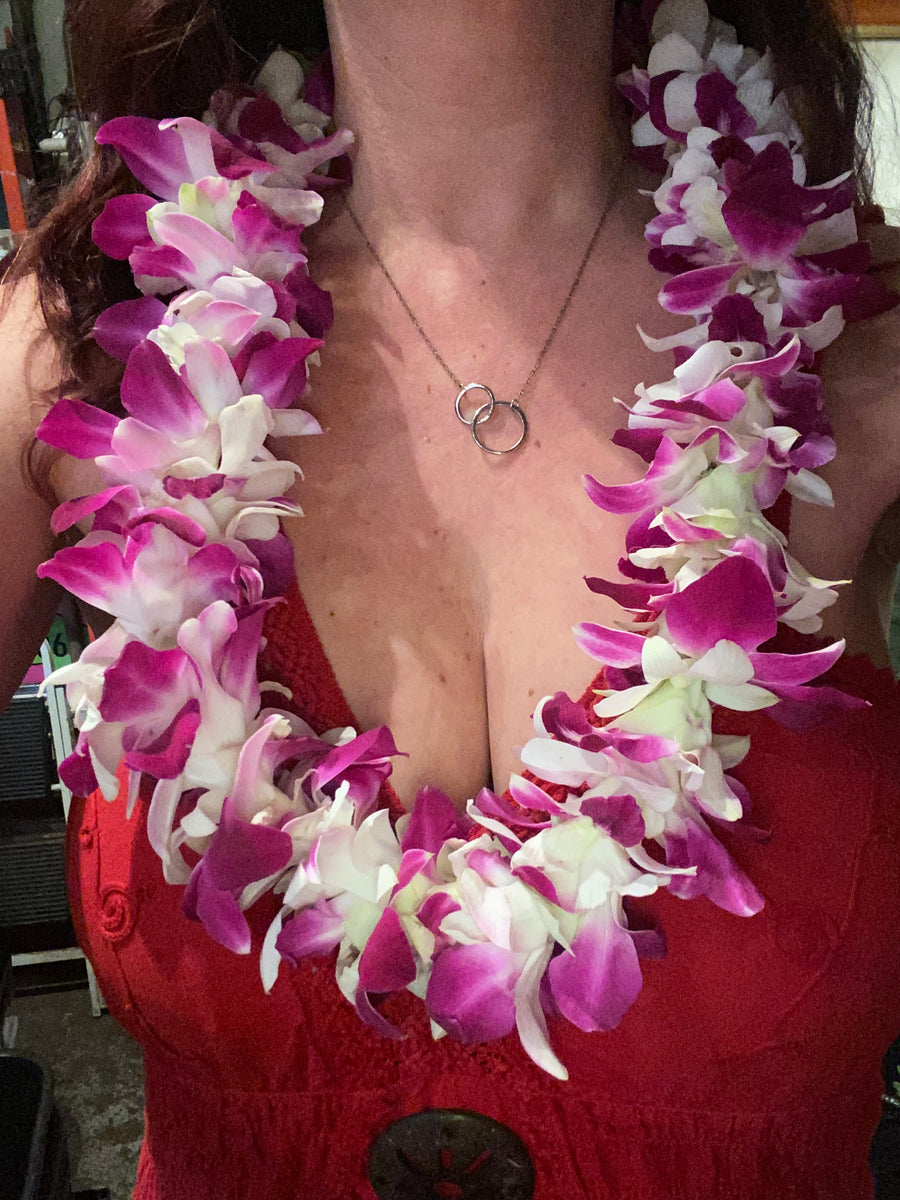 We Make Leis!! – Nicola Flora